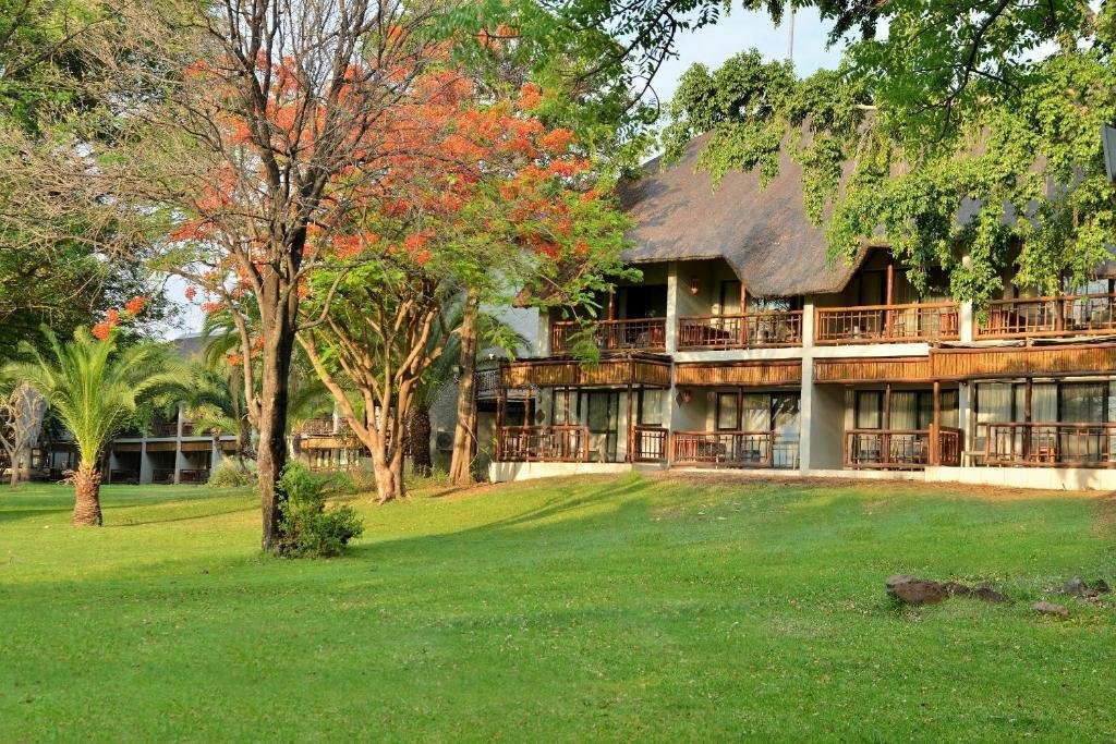Cresta Mowana Safari Resort & Spa — Service