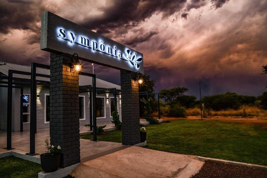 Symponia Guesthouse — Service