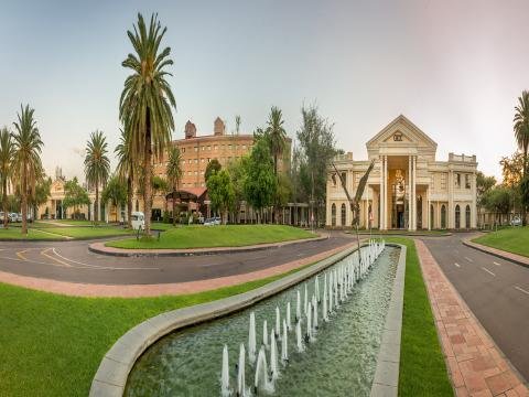 Camelot Spa Grand Palm
